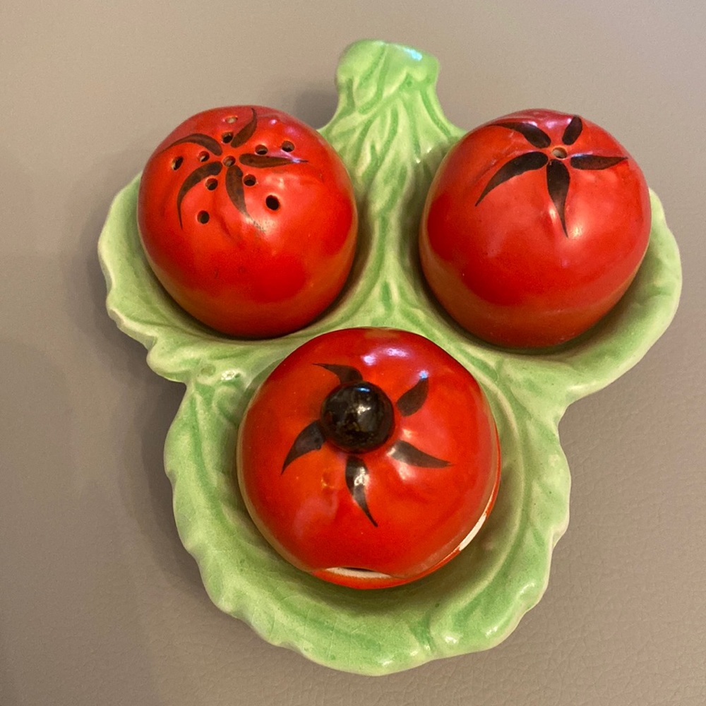 Tomato cruet condiment set